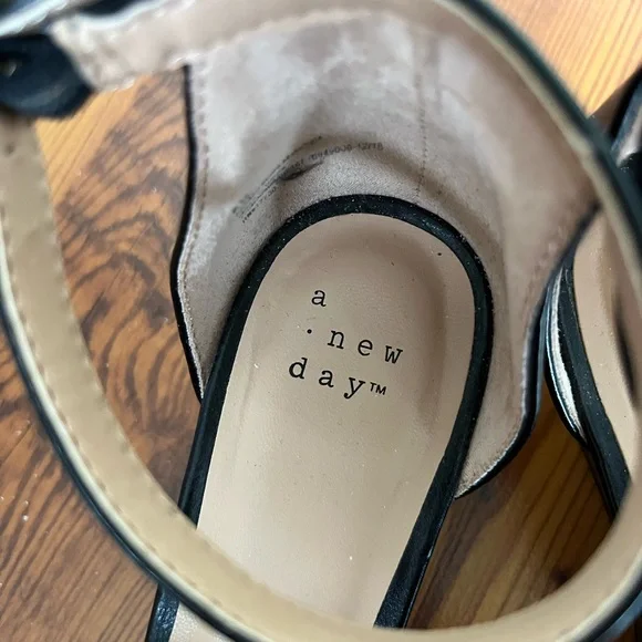 a new day Black Wedge Sandals, size 6.5 - Picture 5 of 7